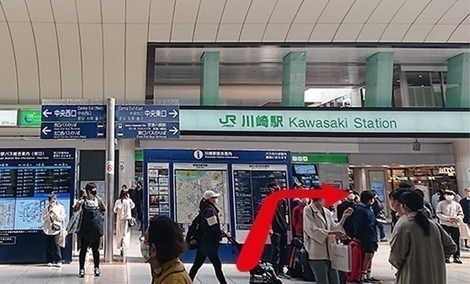 JR川崎駅の中央口改札から東口アトレ川崎側へ